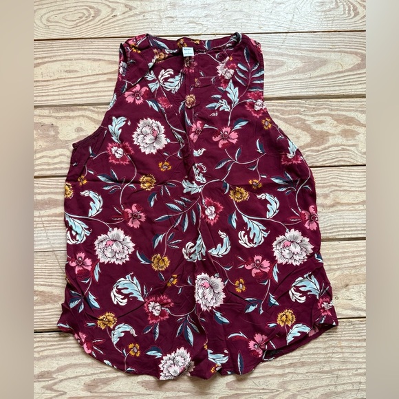 Old Navy Tops - Old navy Floral Sleeveless Top - Burgundy size small